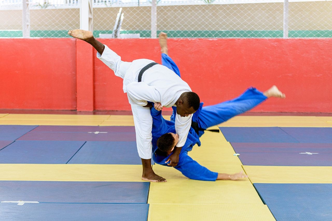 Judo olimpijskie – jak zmieniały się przepisy i styl walki na przestrzeni lat