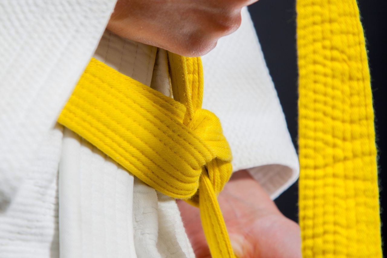 Jak wybrać rozmiar pasa do judo i poprawnie go dopasować?