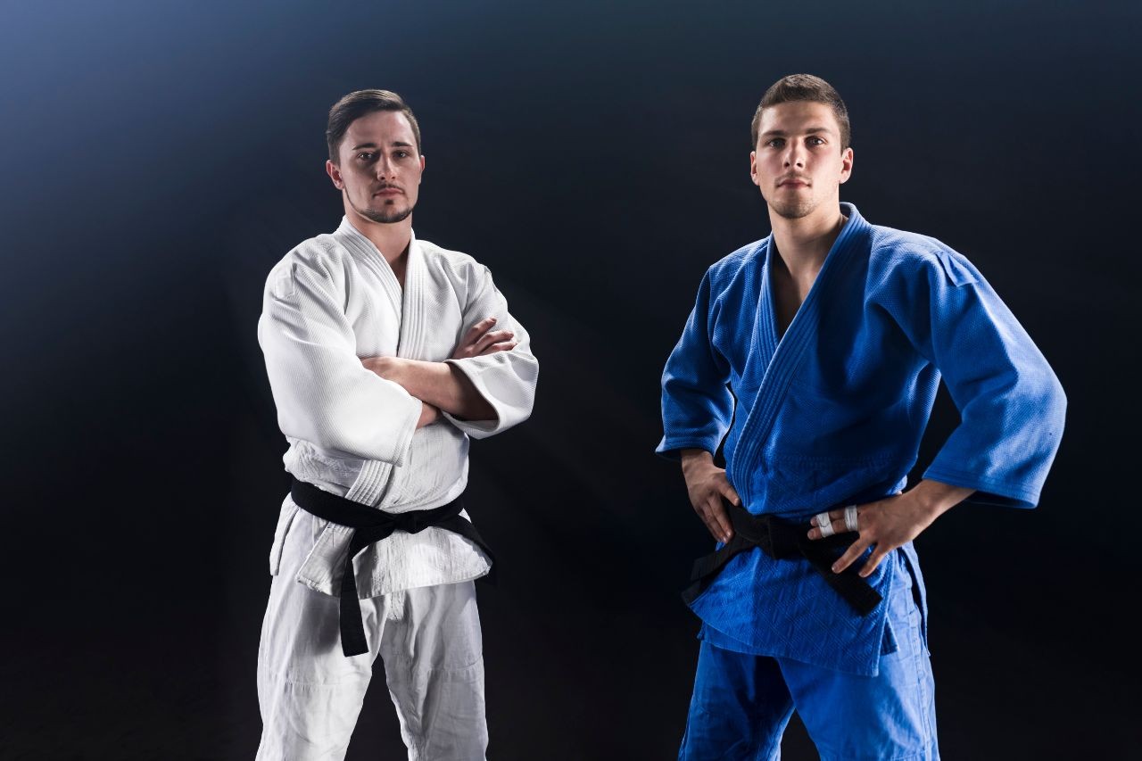 Biała i niebieska judoga – kiedy która jest potrzebna i dlaczego ma to znaczenie